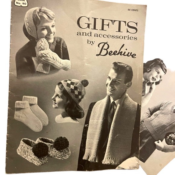 (5) Lot of 7 pcs Beehive knitting books appx 1950s Family baby gifts vg - Picture 2 of 7